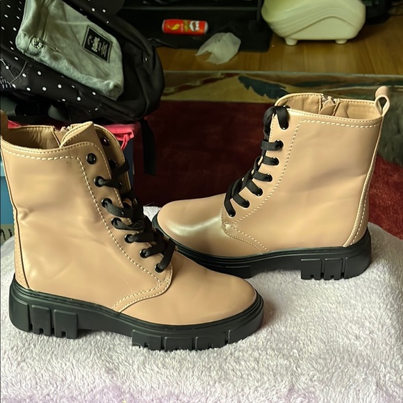 Limelight Combat Boots with Black Laces - Picture 6 of 10